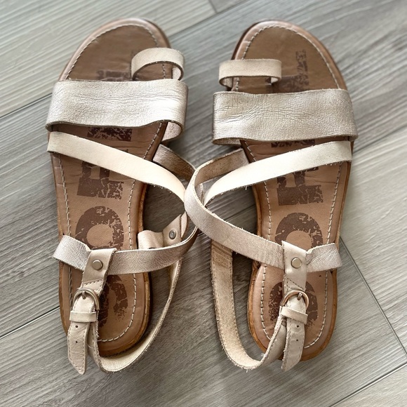 Sorel sandals - Picture 1 of 5